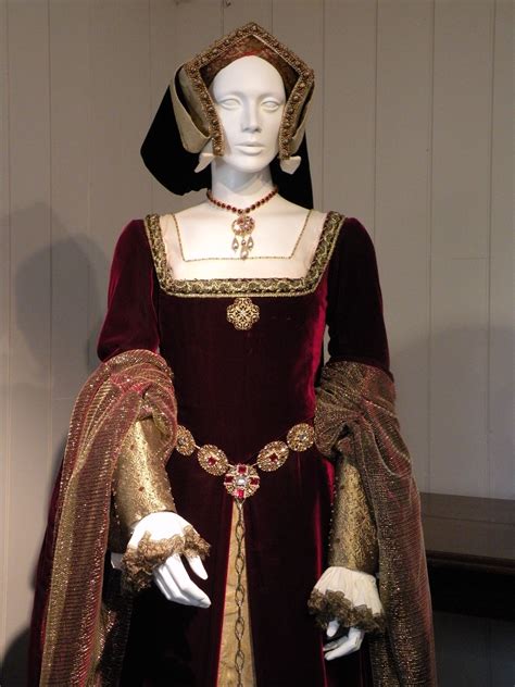 elizabeth tudor vestiario|tudor era dresses.